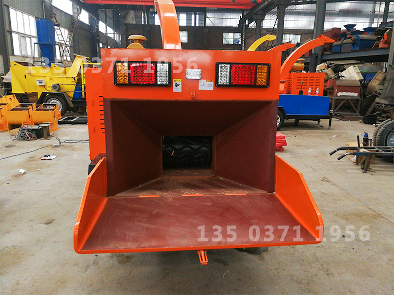 上海市拖拉機(jī)帶樹枝粉碎機(jī)