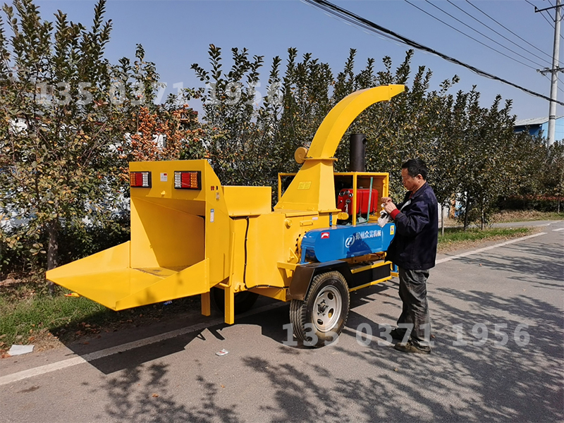 柴油移動(dòng)樹(shù)枝粉碎機(jī)