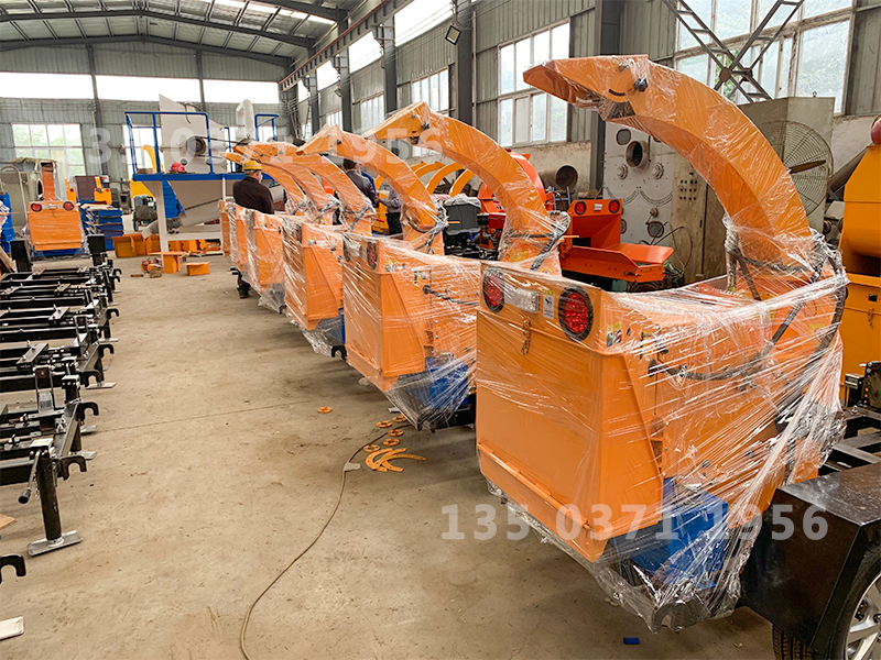 會(huì)移動(dòng)樹枝粉碎機(jī)