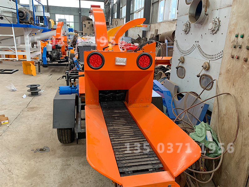 車載樹枝粉碎機