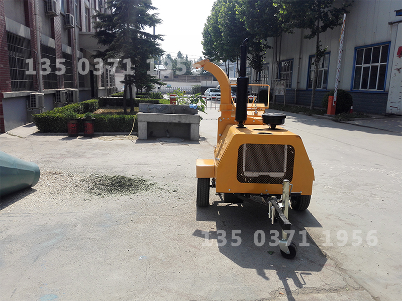 新型樹枝粉碎機(jī)