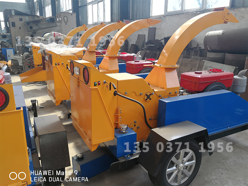 移動(dòng)式樹(shù)枝粉碎機(jī)