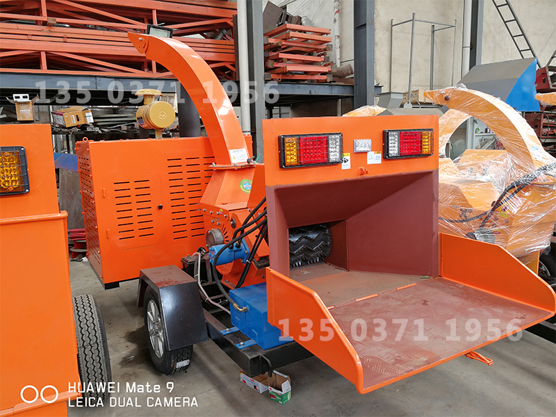 移動(dòng)式果樹枝粉碎機(jī)