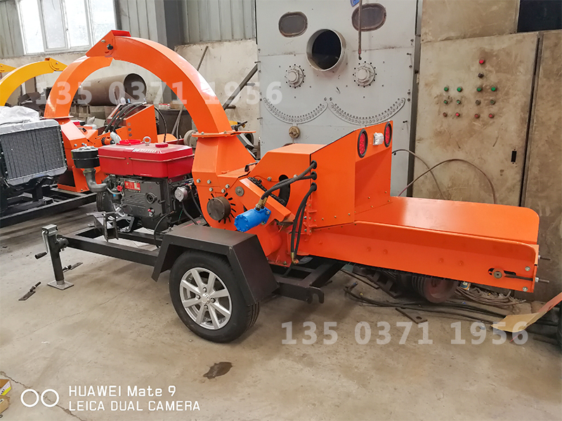 牽引式樹枝粉碎機