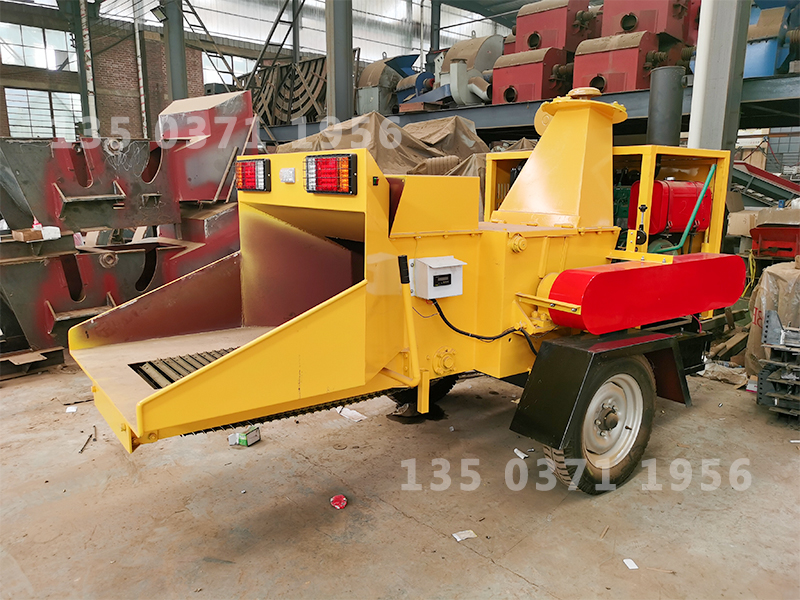 移動(dòng)大型樹枝粉碎機(jī)